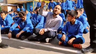 فیلم حضور جهرمی در مدرسه و بازی با دانش آموزان / سخنگوی دولت: با زبان مشترک خیلی راحت می توان گفتگو کرد