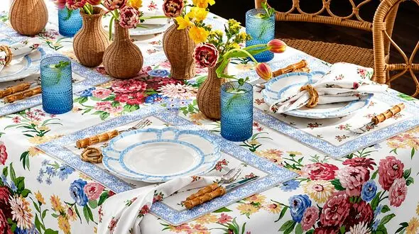 مدل رومیزی پارچه‌ ای زیبا؛ ایده‌ های شیک برای جلوه دادن به میز پذیرایی 