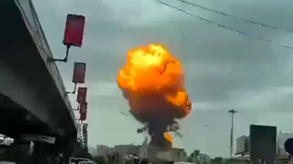 از پرواز پایین و خطرناک هلیکوپتر تا حمله اسرائیل به فرودگاه اصلی یمن