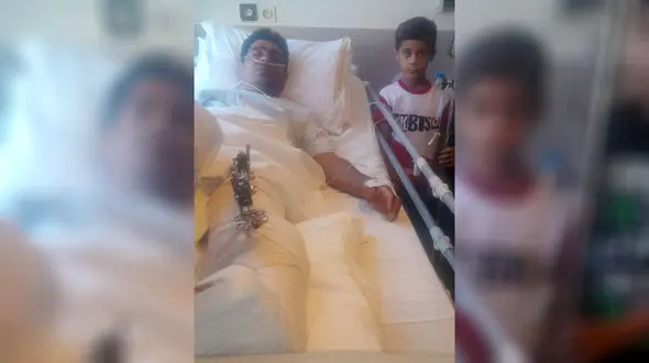 اولین فیلم گفتگو با پدر قهرمان کوچولوی حمله تروریستی به شاهچراغ روی تخت بیمارستان / این مرد هدف گلوله قرار گرفته بود