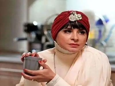 فیلم / جزییات حیرت‌انگیز دکوراسیون منزل سیما تیرانداز: از مبلمان سلطنتی مدرن تا پرده‌ها و آباژورهای لوکس و گران‌بها 