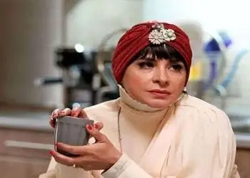 فیلم / جزییات حیرت‌انگیز دکوراسیون منزل سیما تیرانداز: از مبلمان سلطنتی مدرن تا پرده‌ها و آباژورهای لوکس و گران‌بها 