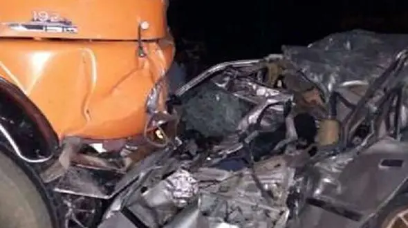 شاخ به شاخ شدن مرگبار کامیون با پژو 405 در زنجان