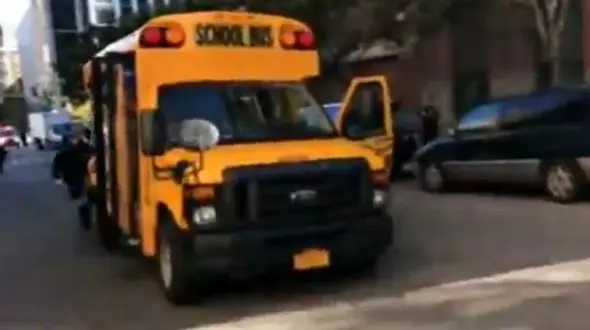 له شدن اتوبوس دانش آموزان در حمله تروریستی منهتن + فیلم