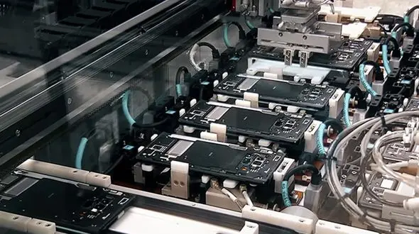 این روزها عشق جوانان کف دستشان است  / فقط 700 میلیون توئیت روز گذشته منتشر شد