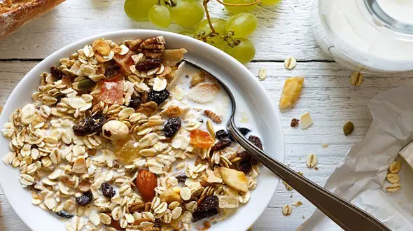 با این خوراکی های پرانرژی شکم تان صاف می ماند!