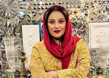 فیلم / نگاهی به چیدمان و دکوری های خانه دلنشین و گرم شبنم مقدمی / از  کفش‌های کودکی اش در دکوری تا بالکنی مثل باغ گل !