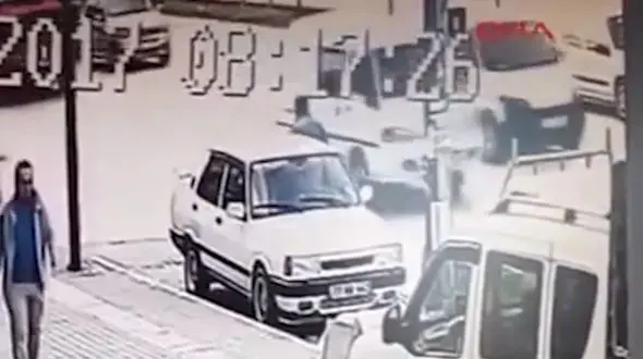 لحظه خودکشی مهاجر سوری در ترکیه + فیلم