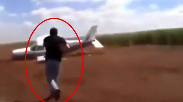 ببیند / فیلم تیراندازی مرد خشمگین به هواپیما شخصی!