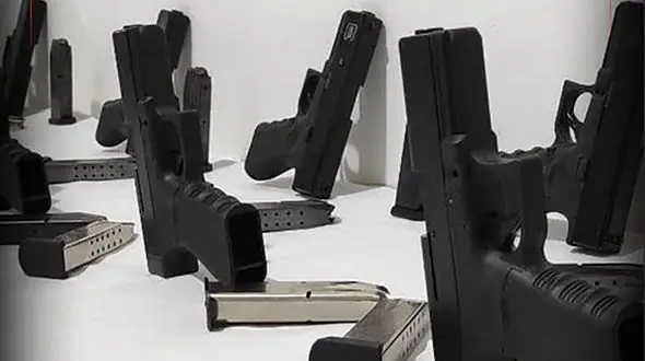  کشف ۹۹ قبضه کلت و اسلحه کلاش در آبادان