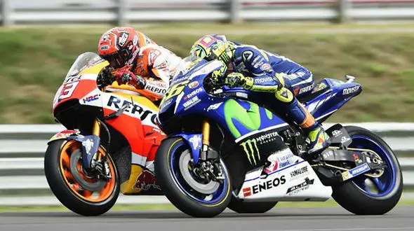 ببینید / موتورسواری ترسناک روی شیبِ تند کوه