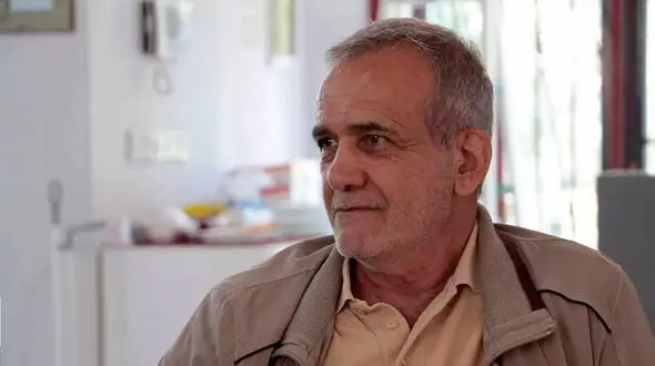 لازم نیست پزشکیان جامعه را به سمت دوقطبی ببرد/ اگر پزشکیان با همین دست فرمان برود تکرار کار همتی است  