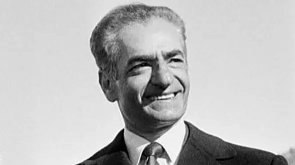 عکس سفر در زمان / اولین عکس از شاه پهلوی با سیبیل جالب  / دهه 20 