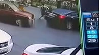 فیلم لحظه سرقت گردنبند طلا از مرد تهرانی / راننده شوکه شد