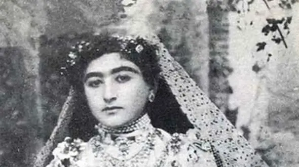 فیلم/ نگاهی به کاخ ویلای اعیونی داماد ناصرالدین شاه در منطقه شمیران با معماری خاص و کاغذ دیواری‌هایی از جنس طلا/ بالاخره پدر شادوماد مسئول خزانه‌داری و ضرب سکه بوده!