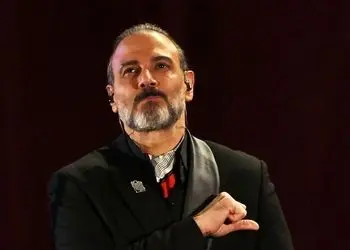 عکس/ یادی کنیم از  اجرای کنسرت زندۀ علیرضا قربانی در شهر باستانی تخت جمشید زادگاه هنر و تاریخ ایران