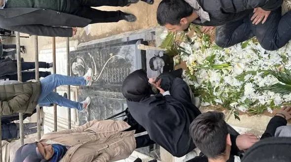 اولین عکس از مزار رضا رویگری در قطعه هنرمندان