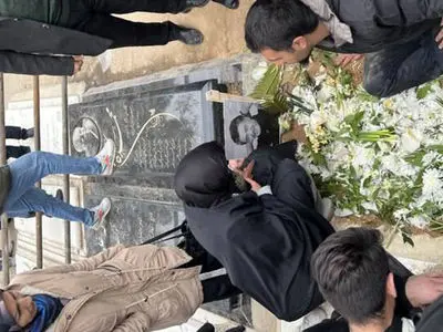 اولین عکس از مزار رضا رویگری در قطعه هنرمندان