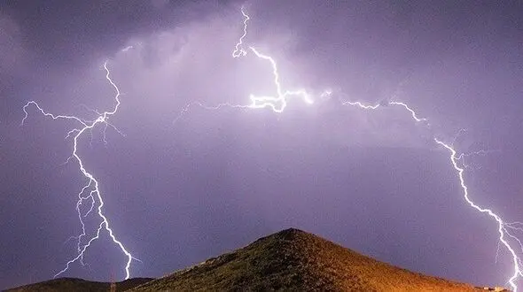 صاعقه مرد جوان را خشک کرد / در لرستان رخ داد