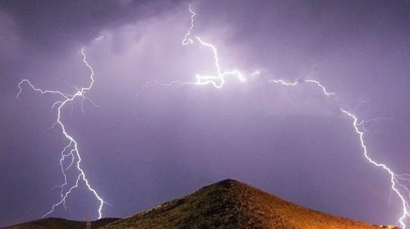صاعقه مرد جوان را خشک کرد / در لرستان رخ داد