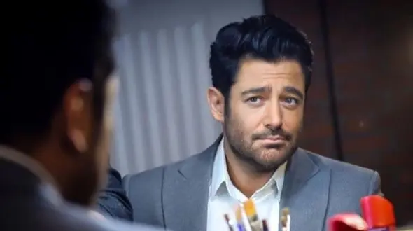 رضا گلزار : برای اولین بار میگم من آدم پیش فعالی هستم ، دست مردمو می بوسم