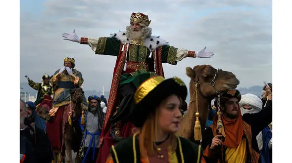 پذیرایی از شتر توسط سه پادشاه +تصاویر