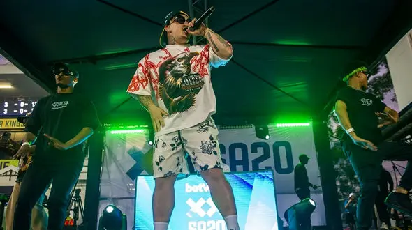 فیلم لحظه مرگ خواننده رپر در کنسرت ! /  جهان در شوک این فیلم تلخ !