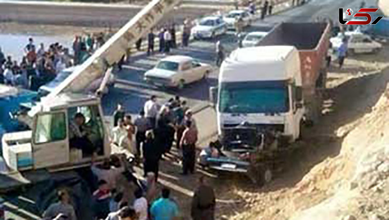 تصادف زنجیره ای 3  خودرو در جاده زنجان- بیجار + عکس