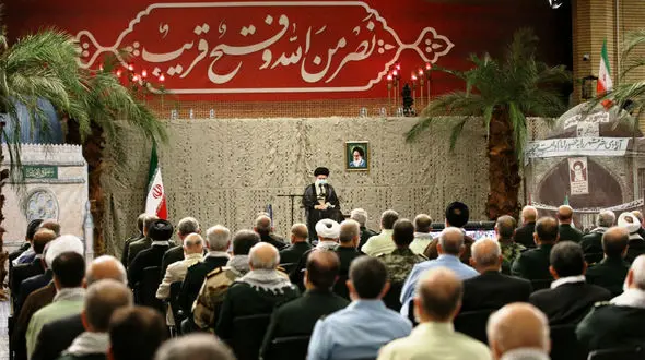 دیدار جمعی از فرماندهان و رزمندگان دفاع مقدس با رهبرانقلاب