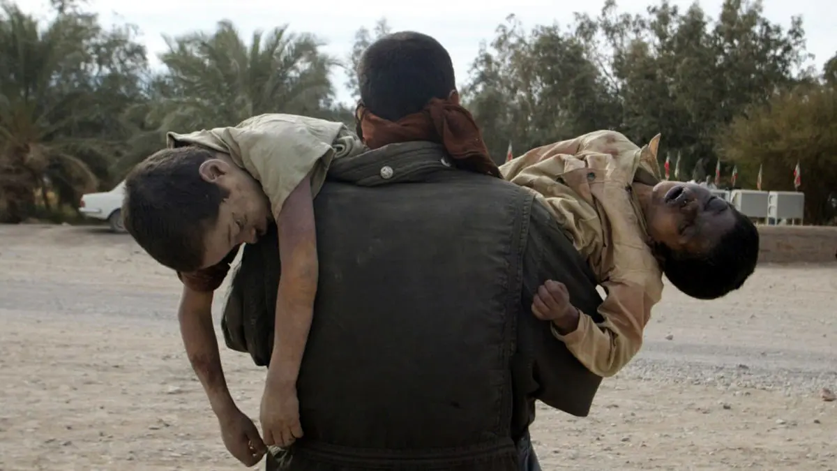 روایت زلزله بم از زبان عکاس و خبرنگاری که آن لحظه آنجا بودند/ شهری که خفه شده بود + عکس و فیلم