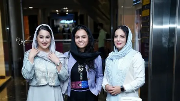 دورهمی هنرمندان و بازیگران مشهور ایرانی به بهانه اکران فیلم سینمایی «اتاقک گلی» در همیلا سنتر پونک/ سارا حاتمی، شیوا مکینیان،ابولفضل عرب، پدرام کریمی، سامان صفاری و...