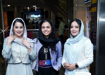 دورهمی هنرمندان و بازیگران مشهور ایرانی به بهانه اکران فیلم سینمایی «اتاقک گلی» در همیلا سنتر پونک/ سارا حاتمی، شیوا مکینیان،ابولفضل عرب، پدرام کریمی، سامان صفاری و...