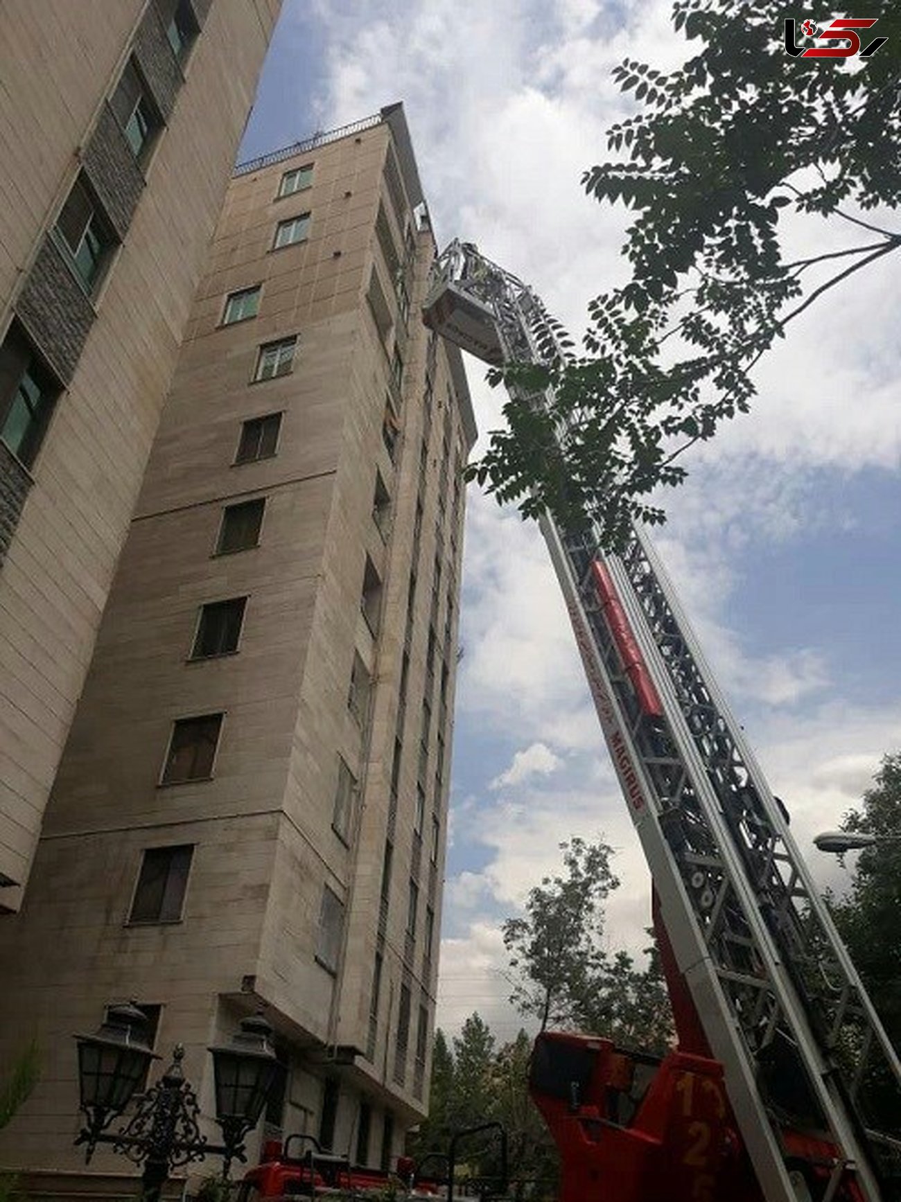 آتش سوزی وحشتناک در برج لاکچری  سعادت آباد تهران / امروز ظهر رخ داد + عکس