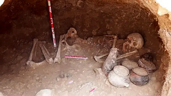  رازمردگان جوان این گورستان چیست؟9 زن و 10 مرد چه سرنوشت های شومی داشتند؟