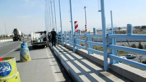 رنگ آمیزی المان های ترافیکی بزرگراه های جنوب پایتخت