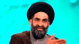 فیلم / این روحانی را در مصلی با رهبری آیت الله مجتبی خامنه ای اشتباه گرفتند / روایت از زبان واعظ موسوی