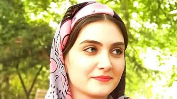 ویدیو امروز / سکانس از صحبت های الناز ملک بازیگر محبوب سریال زخم کاری درباره ی زنگی شخصی اش /بدون اجازه بابام میرفتم سینما