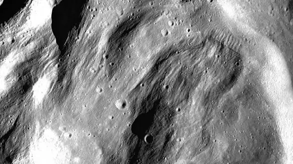 زلزله در قمر زمین + جزئیات 