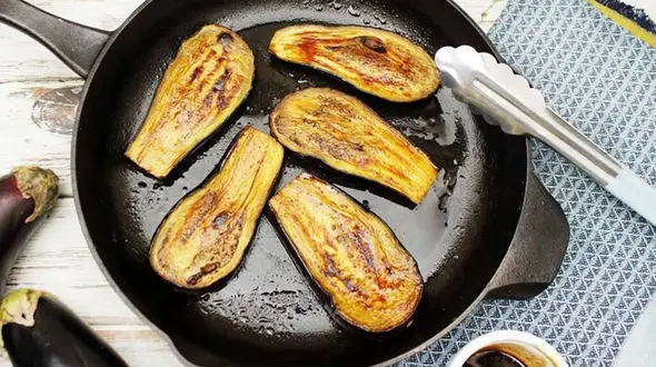 3 نکته برای اینکه بادمجان با روغن کم سرخ شود + فیلم