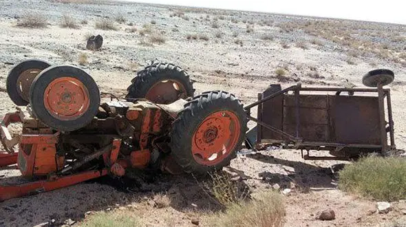واژگونی تراکتور در شهرستان نیمروز