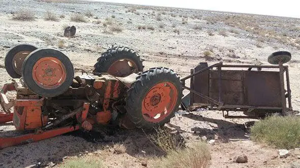 واژگونی تراکتور در شهرستان نیمروز