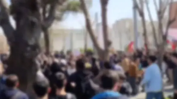 فیلم / رئیس دانشگاه شریف در جمع دانشجوان معترض: دشمن می‌خواهد آموزش مجازی باشد/ ناوتو آوردی اینجا؟ ما می رویم سر کلاس 