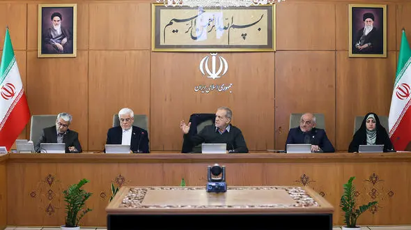 اگر واقعا دل‌مان برای مردم و مملکت می‌تپد، باید ناترازی منابع و مصارف را سامان دهیم/ حقوق باید بر مبنای فایده هر فرد برای سازمان پرداخت شود، نه پست و مقام