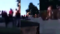 سرنگونی مجسمه جورج واشنگتن در نزدیکی کاخ سفید توسط معترضان + فیلم
