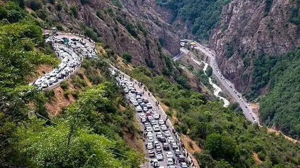 وضعیت پرترافیک و مه‌آلود محورهای کندوان و هراز