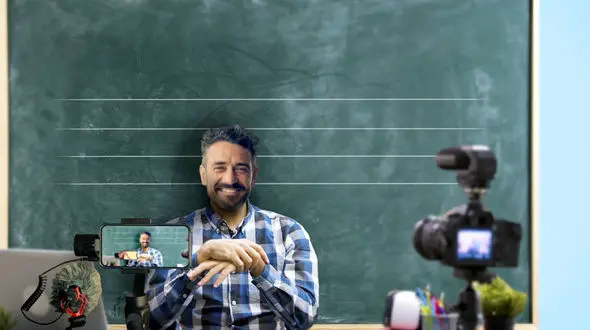 تعیین تکلیف «معلم بلاگرها» روی میز شورای عالی آموزش و پرورش / هیچکس حق ندارد وارد حریم خصوصی دانش آموز شود!