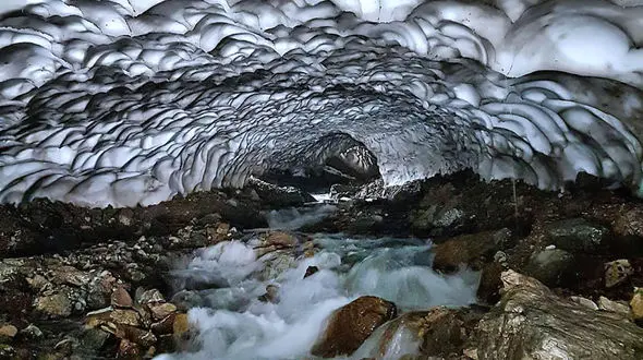 سفری به تونل برفی لالون در البرز جنوبی 