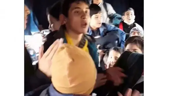 فیلمی از رفتار عجیب دانش آموزان در مسیر استخر