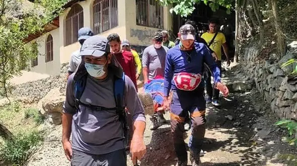 صاحب این جنازه را می شناسید؟! / در درکه پیدا شد + عکس ها و نوع لباس