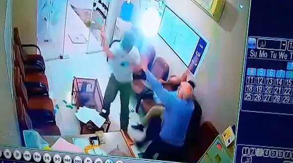 درگیری خونین خانواده عروس و داماد خرمشهری به خاطر جهیزیه +فیلم حمله با چاقو و قمه